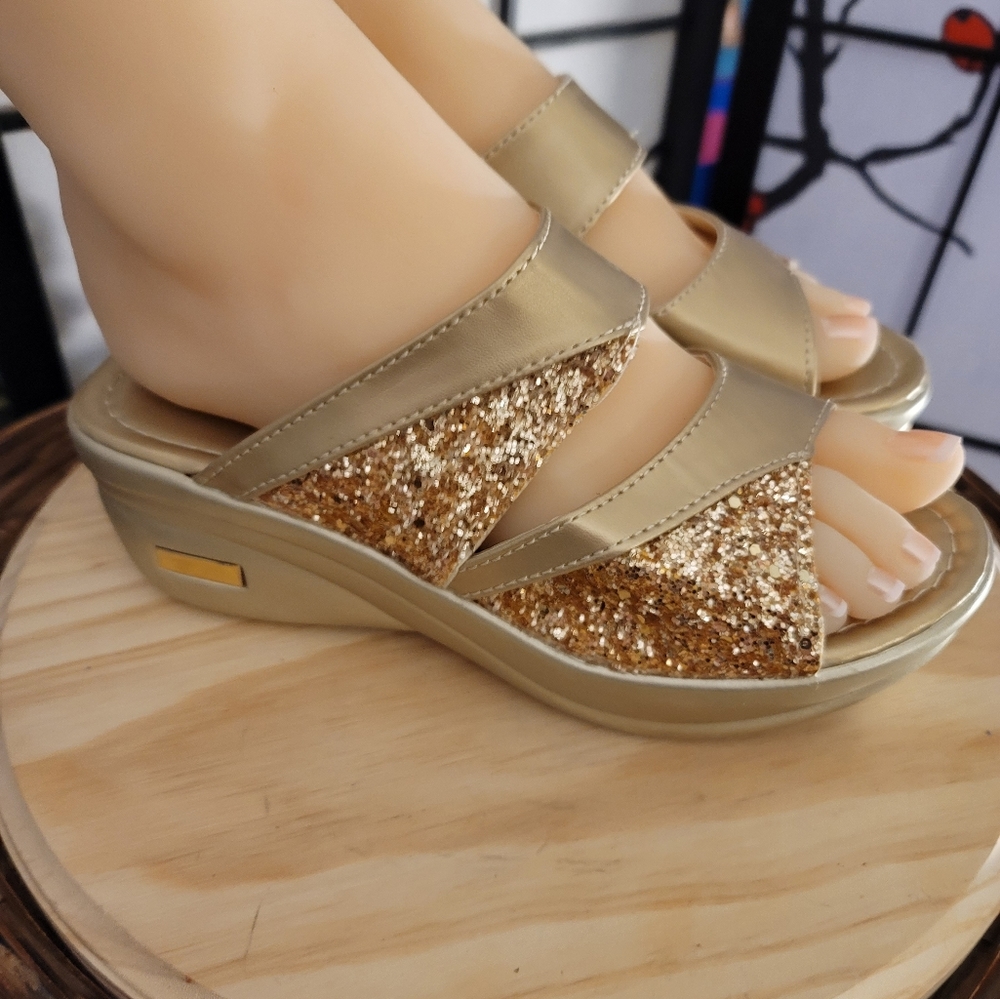 WISH LADIES GOLD LEATHER WEDGE SANDALS WITH GOLD GLITTER DESIGN/SIZE 7 - Picture 2 of 10